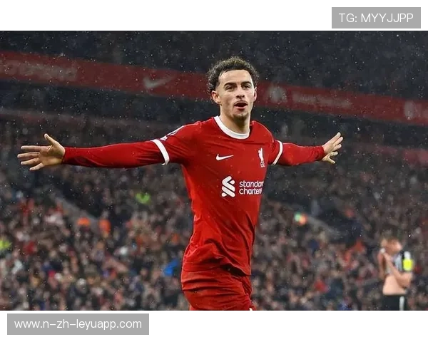 利物浦边路配合流畅,琼斯持续提供体能覆盖 利物浦边路配合流畅,琼斯持续提供体能覆盖