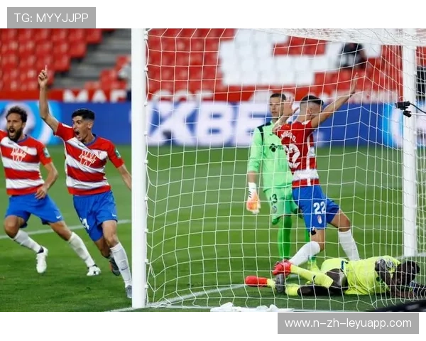 倒三角回敲：如何制造二次进攻机会，掌握足球场上的制胜法宝